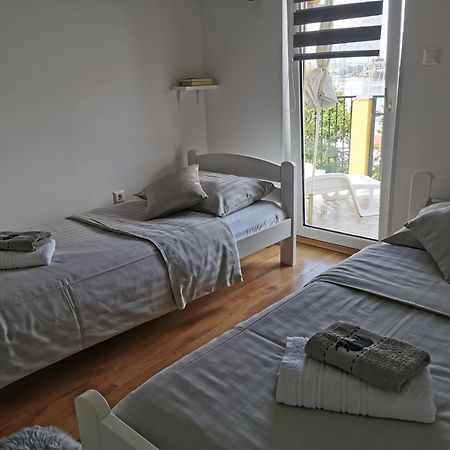 Apartment Katy พูลา ภายนอก รูปภาพ