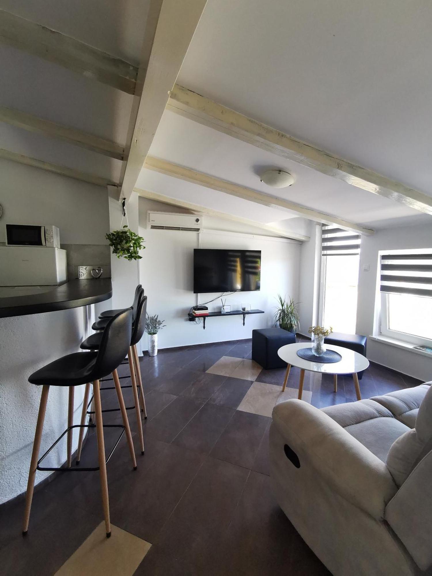 Apartment Katy พูลา ภายนอก รูปภาพ