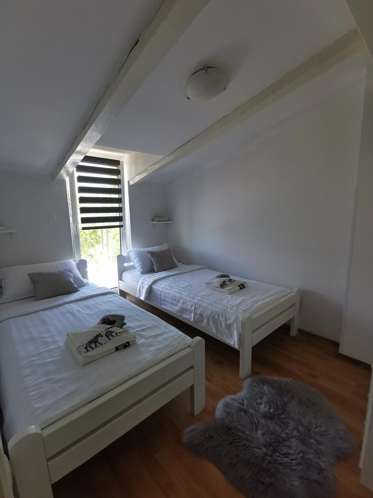 Apartment Katy พูลา ภายนอก รูปภาพ