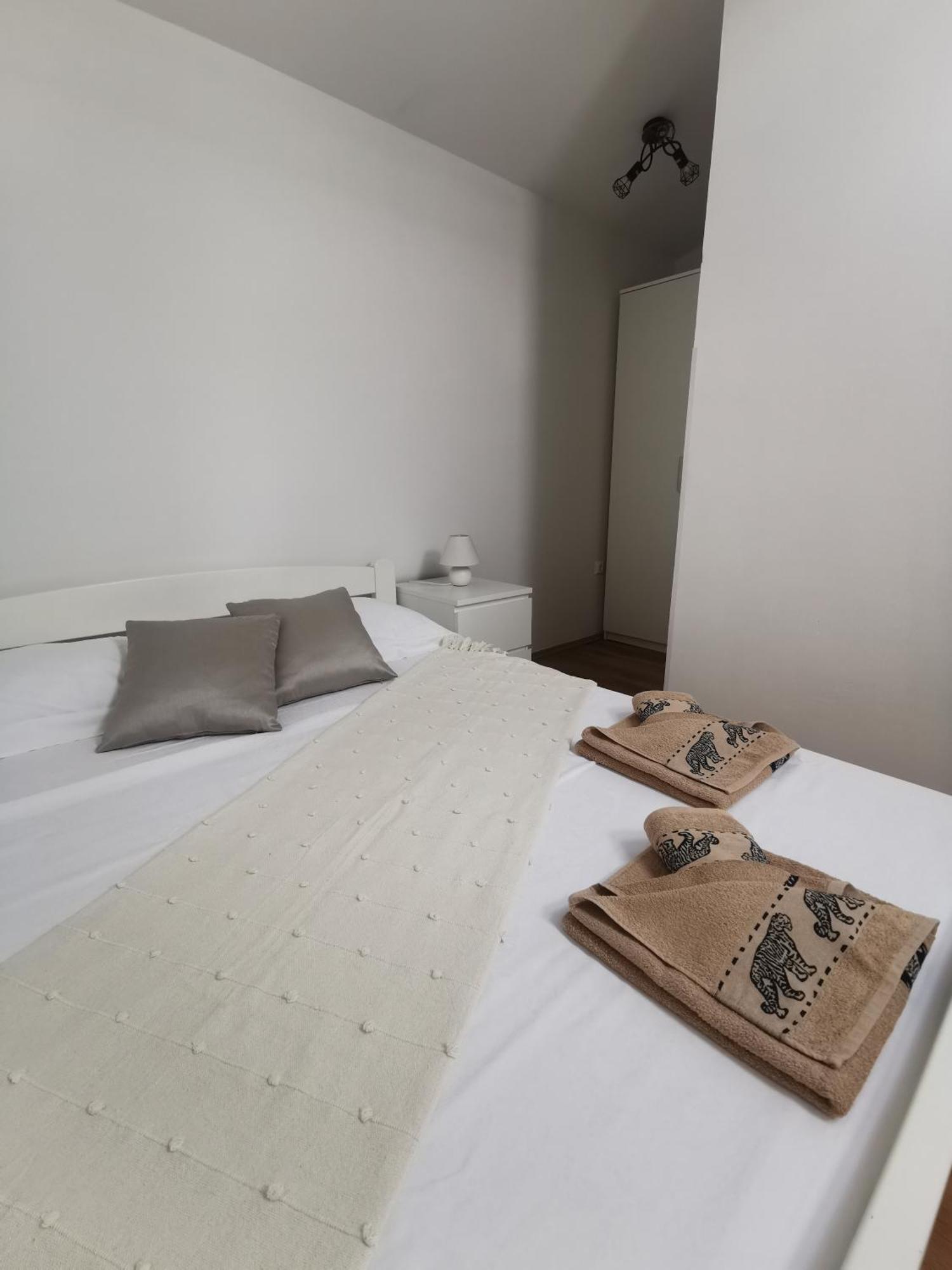 Apartment Katy พูลา ภายนอก รูปภาพ
