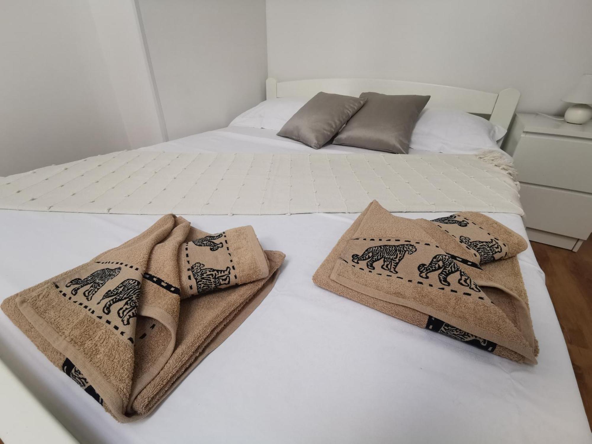 Apartment Katy พูลา ภายนอก รูปภาพ